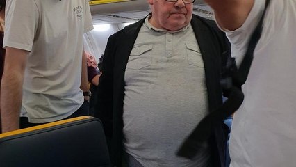 VIDEO Passeggero rivolge insulti razzisti a donna di colore, bufera su Ryanair