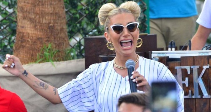 Şarkılarından Milyonlar Kazanan İrem Derici'den Şaka Gibi Açıklama: Evim Bile Yok