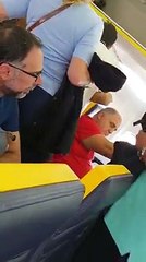 Passageiro racista insultou mulher em voo da Ryanair