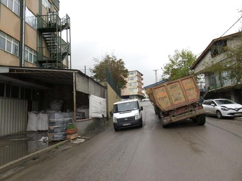 Hafriyat Kamyonunun Korkutan Yolculuğu Yürekleri Ağza Getirdi