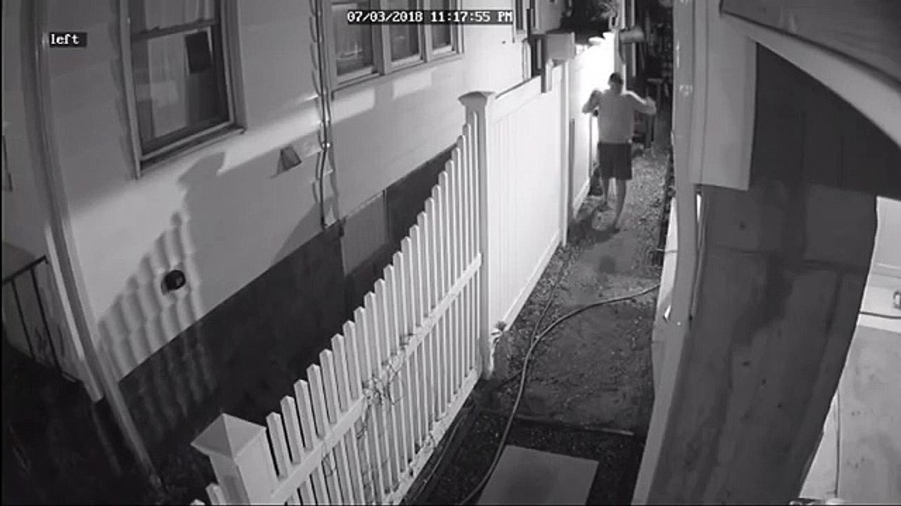 Lassé, il piège son allée en arrosant les personnes qui pissent sur sa propriété !
