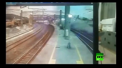 قطار فائق السرعة يخرج عن مساره.. وهذا هو عدد الضحايا