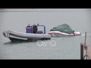 Ora News - Mbingarkuan gomonen me drogë, tre skafistët rrezikojnë të mbyten