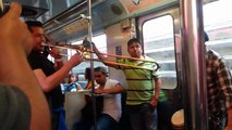 Música en los vagones del  Metro de la CDMX /Entrega de amor