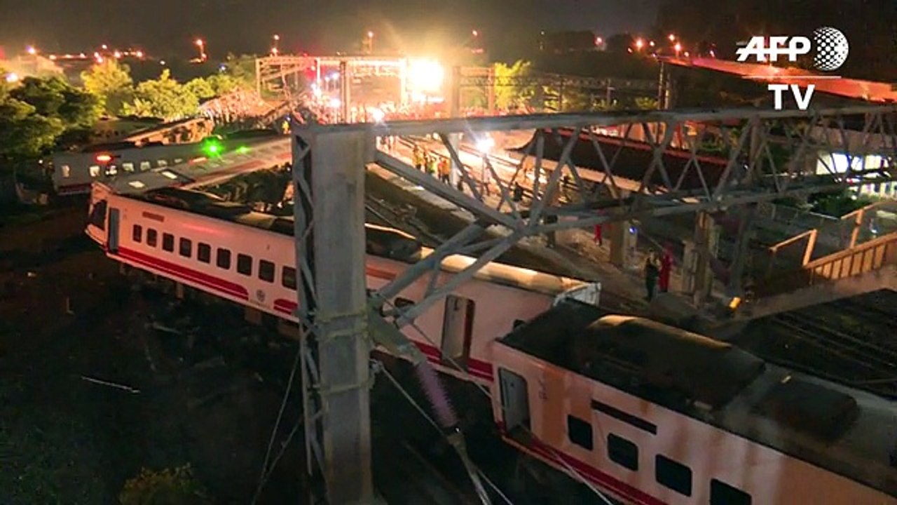 Decenas de muertos en descarrilamiento de un tren en Taiwan