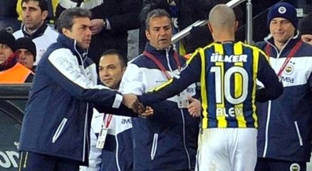 Alex de Souza, Sosyal Medyadan Aykut Kocaman'ın Daha Büyük Bir Futbolcu Olduğunu İddia Eden Bir Taraftara Cevap Verdi