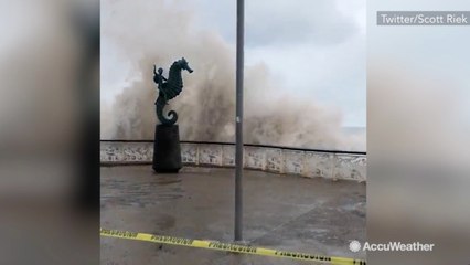 High waves crash onto famous boardwalk as Hurricane Willa nears