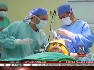 Mexicano con párkinson vuelve a caminar tras 10 años paralizado