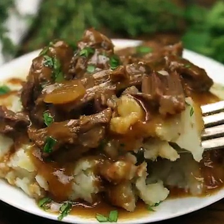 RECIPE ➡️  Cook these perfectly tender, melt-in-your-mouth beef short ribs and gravy on low and slow, they are worth the wait!