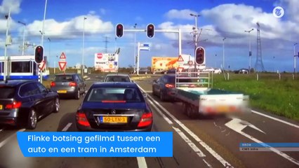 Domme man rijdt tram in de prak