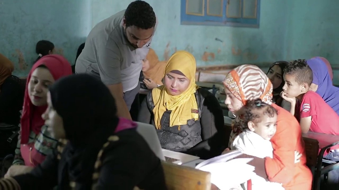 وزير التعليم ينشر فيديو عن مشروع مبتكر لمحو الأمية باستخدام التكنولوجيا