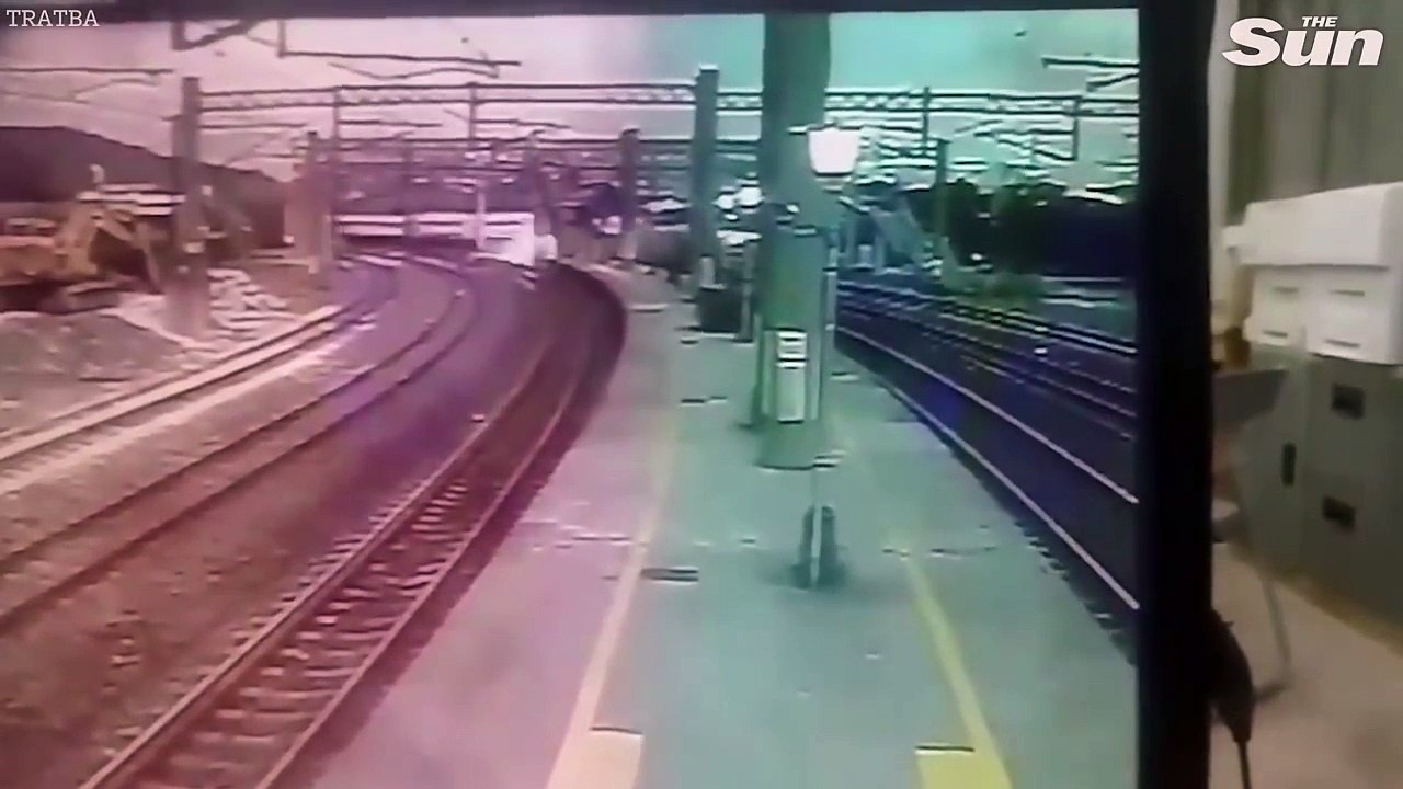Taiwan train crash caught on CCTV