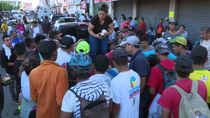 Des milliers de honduriens en marche ves les Etats-Unis