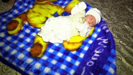 Baby care - How To Bathe Your Baby. How to feed a baby - Newborn baby - Mom and baby tutorial videos: 15