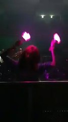 소녀시대 공식 응원봉 들고 더욱 신난 태연여러분~ 오늘 태연과 함께 즐길 준비 되셨나요?이번 콘서트에서 더욱 반짝일 응원봉 연동도 잊지 마세요!TAEYEON is so excited with Girls’ Generation official fanlightAre you all