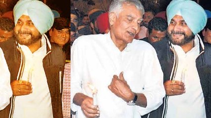 Amritsar Train Tragedy पर हुए Candle March में ठहाके लगाते दिखे Navjot Singh Sidhu | वनइंडिया हिन्दी