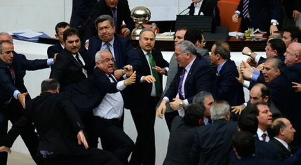 Disiplin Cezası Alan Milletvekillerine Maaş Kesme Cezası Verilemeyecek