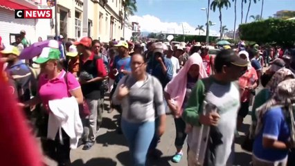 La caravane des migrants honduriens poursuit son périple en direction des États-Unis