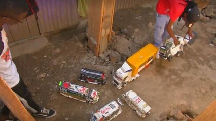 Un artiste expose ses peintures sur des mini-bus du Kenya [No Comment]