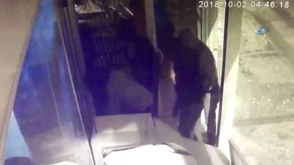 Sigara İçin 4 Market Soyan 5 Zanlı Kameralara Yakalandı