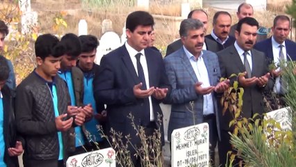 - Deprem şehidi öğretmenler mezarları başında anıldı