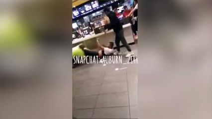 Solo faltó el ring: ¿Pressing Catch en el Mc Donalds?