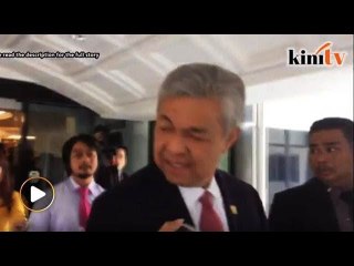 'Apa hak awak tanya soalan ni?'