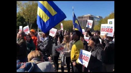 Les personnes transgenres rappellent à Trump qu'elles "ne serons pas effacées"