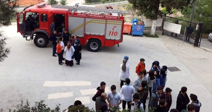 Kocaeli'de Okul Lavabosuna Dökülen Kimyasal Maddeler Patladı: 1 Yaralı