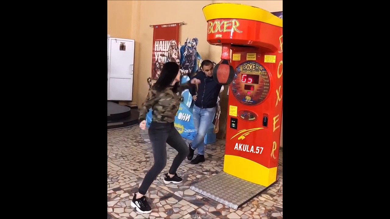 Quand une Championne de boxe thaï se rate un peu