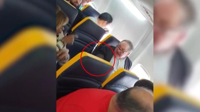 흑인 잡종 ...비행기에서 여성에게 막말한 남성 / YTN