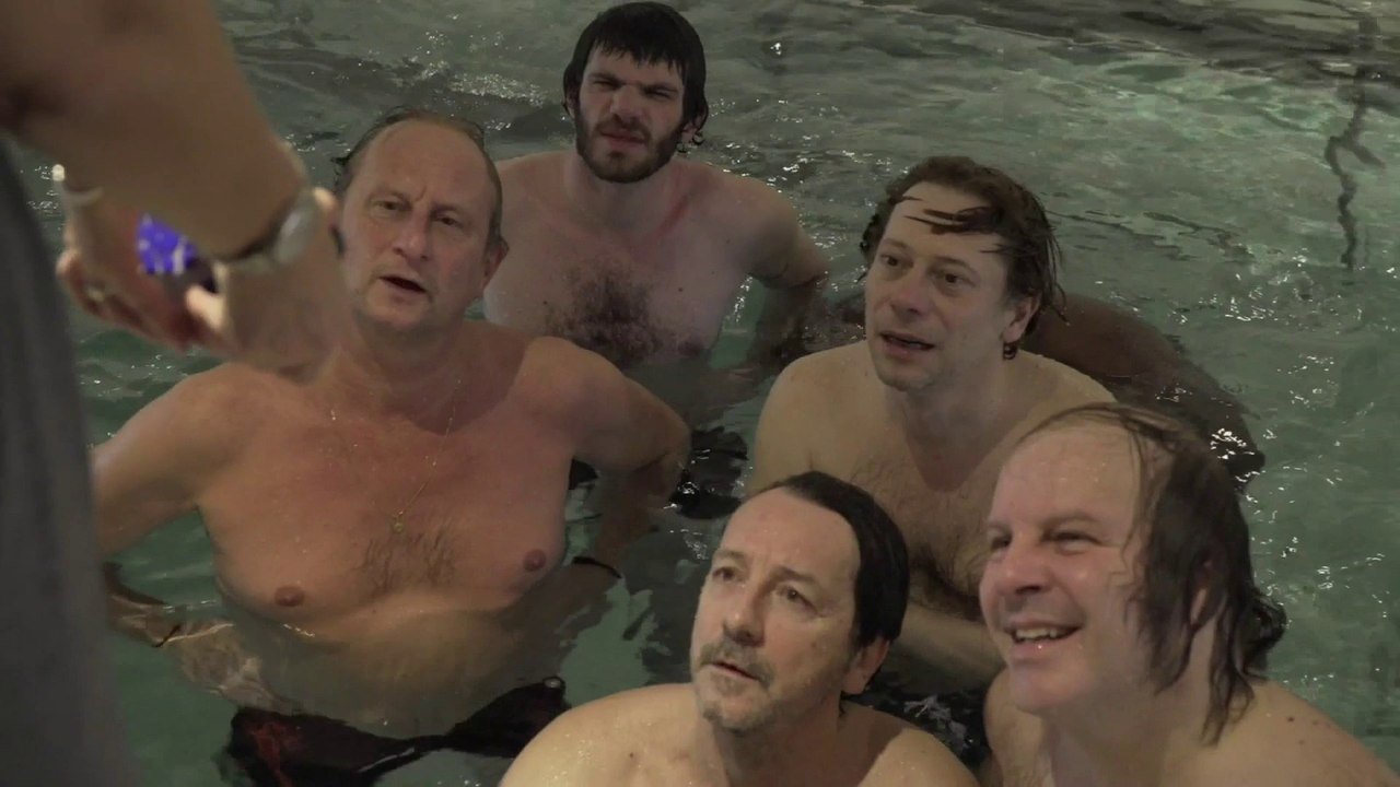 Dans "Le Grand bain", Poelvoorde, Katerine et Amalric sont synchro sur l'humour!