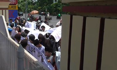 Pengunjuk Rasa Desak Polisi Tangkap Ahmad Dhani