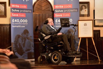 Le fauteuil roulant de Stephen Hawking mis aux enchères