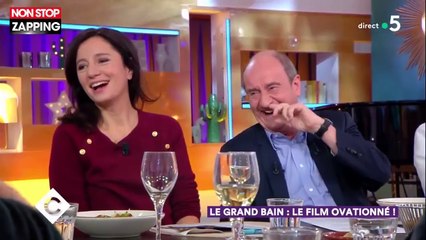 C à vous : Benoît Poelvoorde tombe de sa chaise en direct, la vidéo hilarante