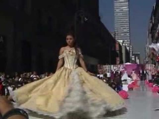 Alistan quinceañeras del DF los últimos detalles de su fie