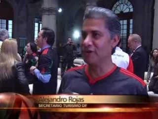 Ebrard y los suyos ven partido del 'Tri' juntos