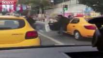 Taksicilerin 'yolcu alma' kavgası kamerada