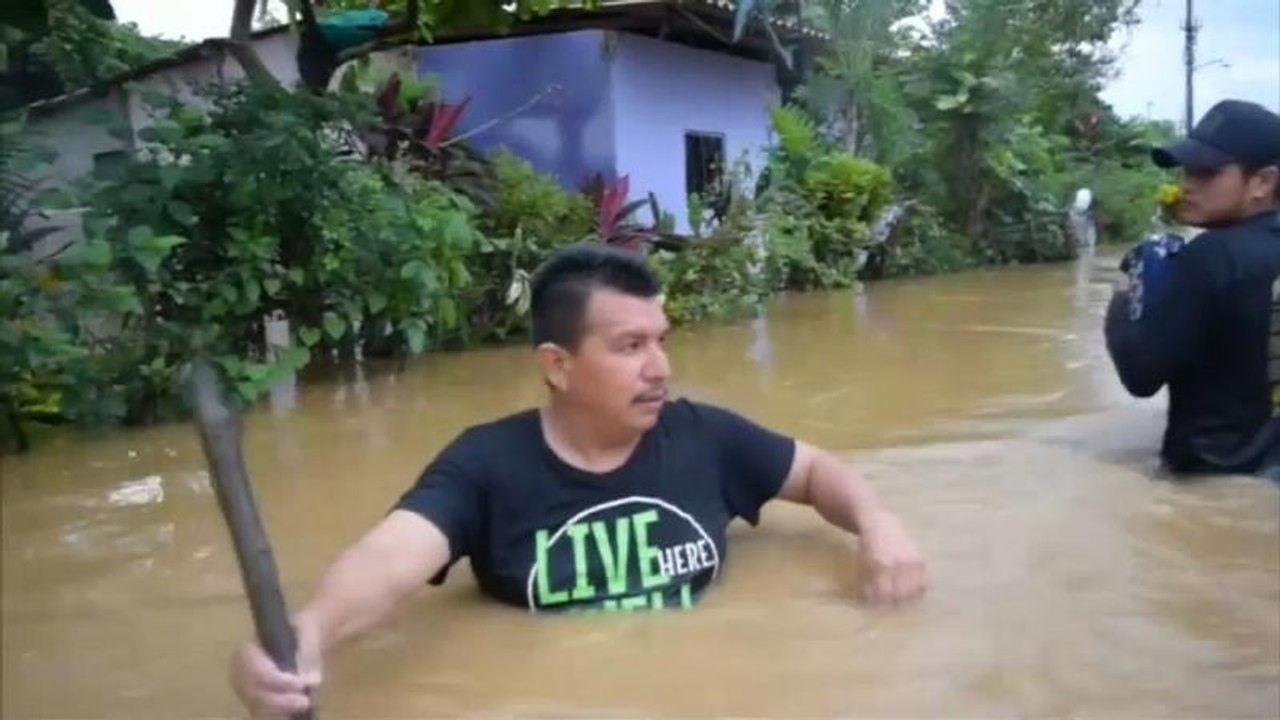 Deadly tropical storm lashes Mexico