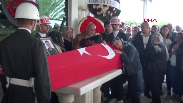 İzmir Kazada Ölen Astsubayın Cenazesi Toprağa Verildi