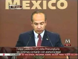 Calderón promulga decreto a favor de las victimas de delito