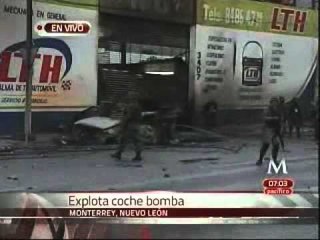 Explota coche bomba en Monterrey; atentan contra militares