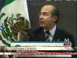 Hombre interrumpe y cuestiona a Felipe Calderón en Guadalajara