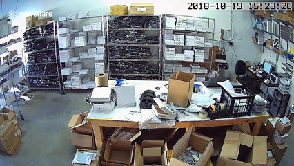 Fighter jet's low pass during airshow terrifies shop employees