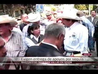 Barzonistas y campesinos derriban vallas de SEGOB