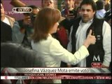 Josefina Vázquez Mota emite su voto en las elecciones internas del PAN