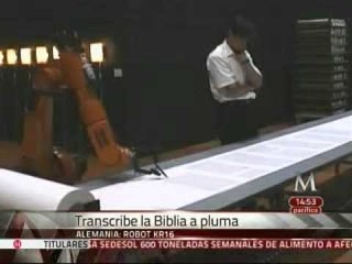 Robot transcribe la Biblia a pluma en nueve meses
