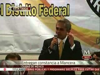 Entrega PRD constancia a Mancera como candidato al GDF