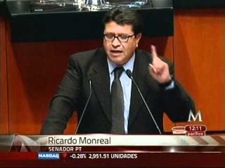 Monreal regaña a "los faltistas" en el Senado
