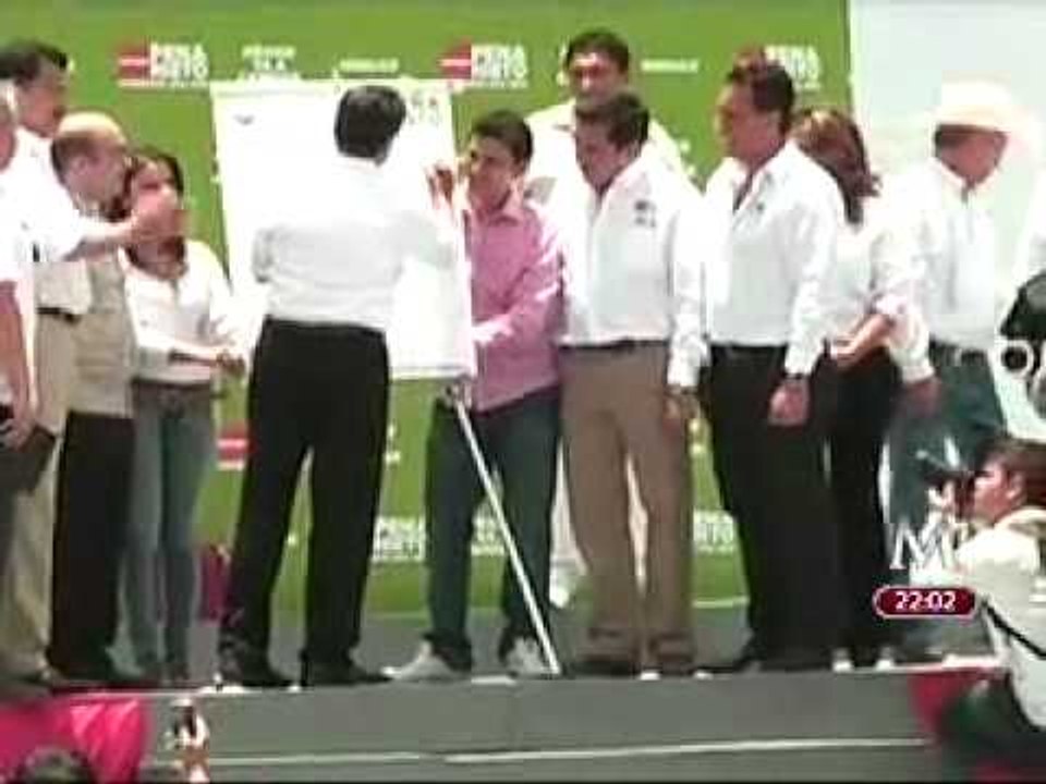 Peña promete Refinería, Aeropuerto y Centro de Modas en Hidalgo